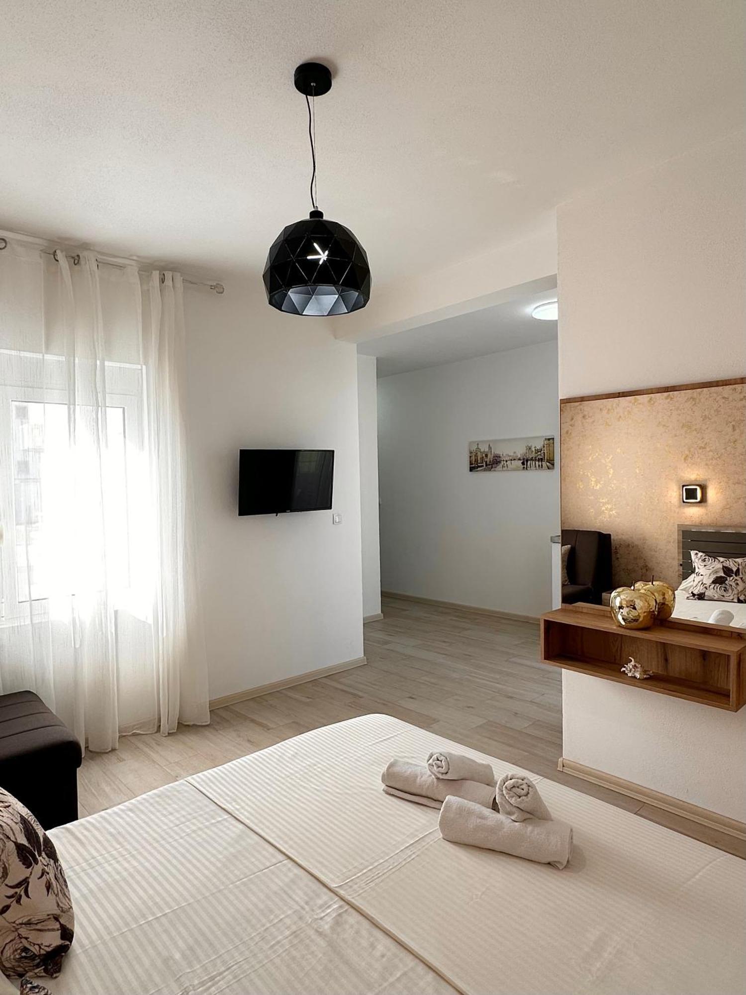 Apartmens Xhenis Lux Ulcinj Exterior foto