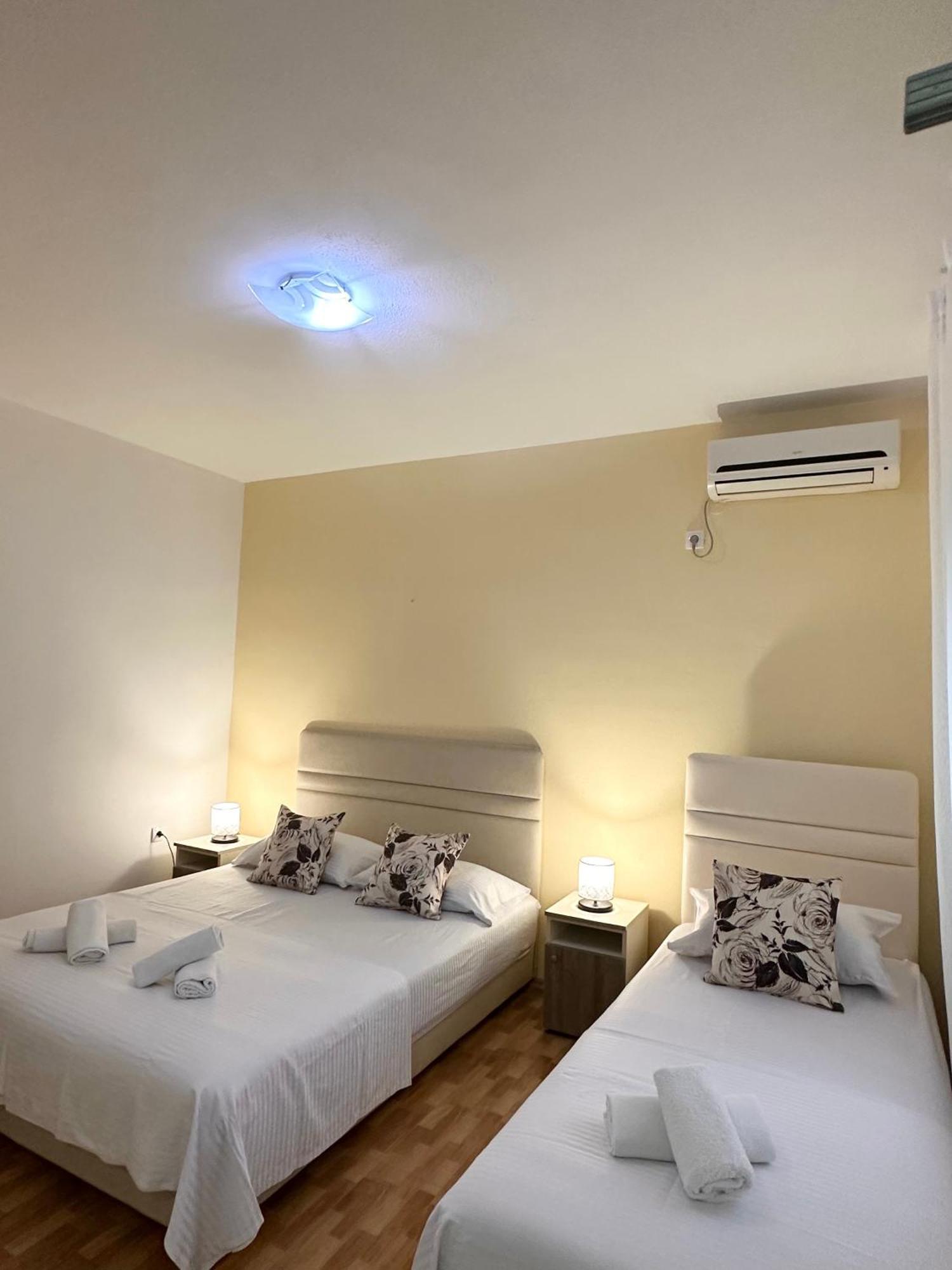 Apartmens Xhenis Lux Ulcinj Exterior foto